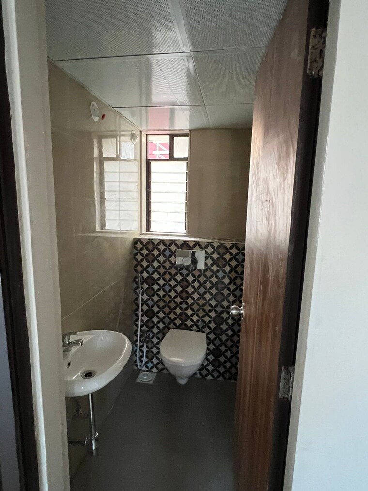Bathroom, kalpataru-immensa 2 Bedroom 637 Sq.Ft. Apartment In Kolshet Road Thane 9376601