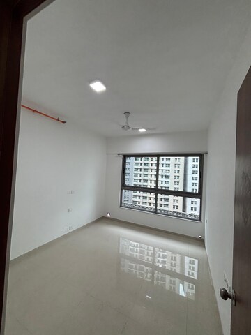 2 BHK Apartment For Rent in Kalpataru Immensa, Kolshet Road