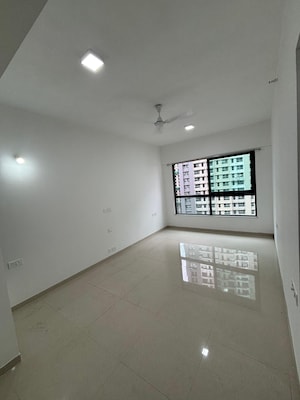 Room in 2 BHK Apartment at Kalpataru Immensa, Kolshet Road – for Rent