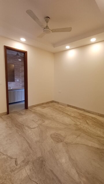 Room in 3 BHK Apartment at Greater Kailash I – for Rent