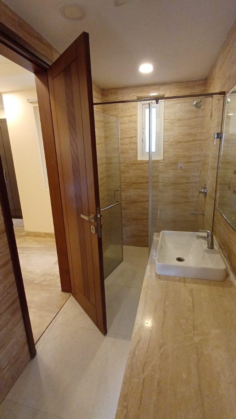 Bathroom, greater kailash i 3 Bedroom 1950 Sq.Ft. Apartment In Greater Kailash I Delhi 9376596