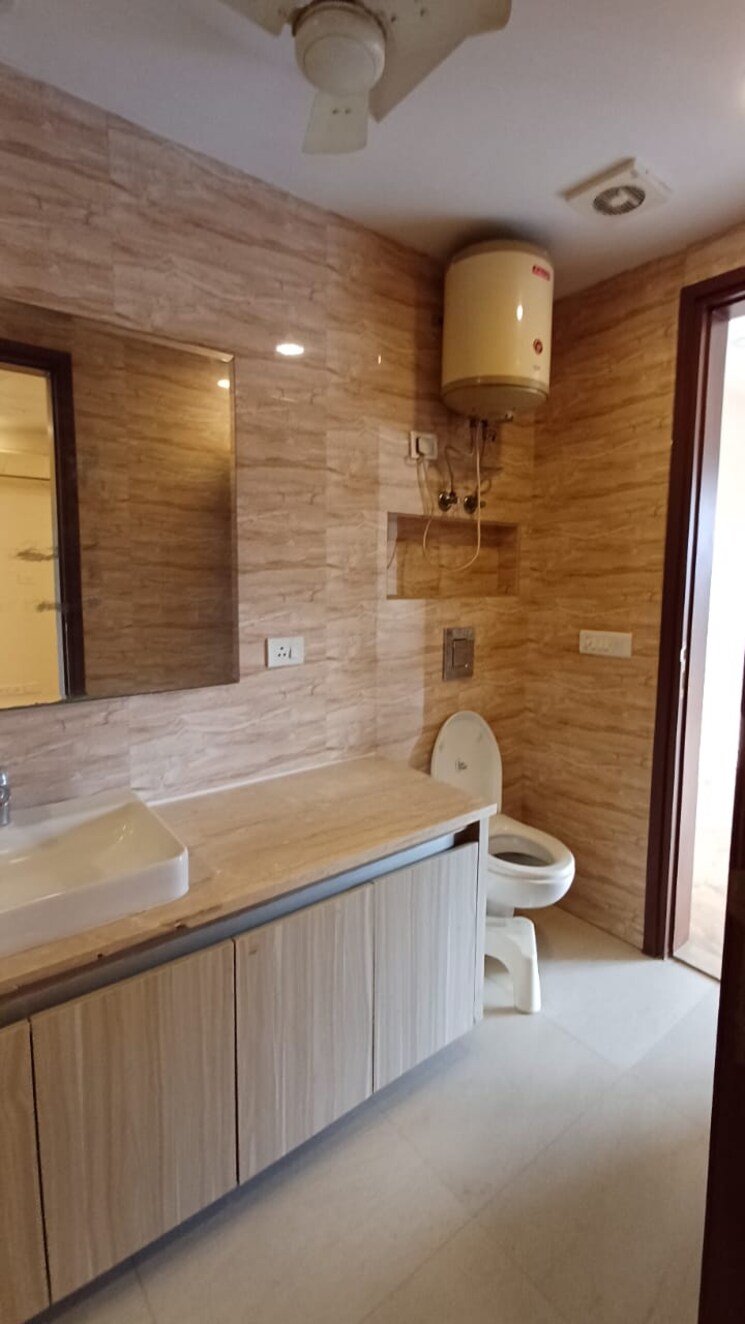 Bathroom, greater kailash i 3 Bedroom 1950 Sq.Ft. Apartment In Greater Kailash I Delhi 9376596