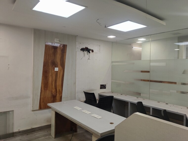 Team Area, netaji subhash place Commercial Office Space 747 Sq.Ft. In Netaji Subhash Place Delhi 9376624