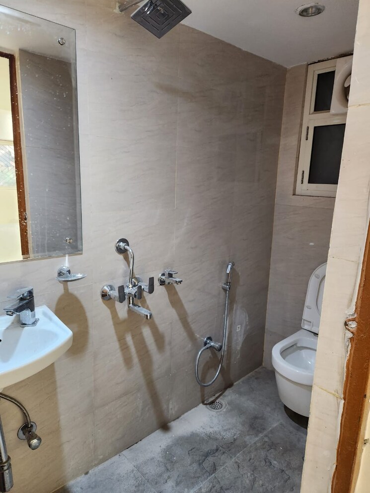 Bathroom, ocs-apartments 2 Bedroom 900 Sq.Ft. Apartment In Mayur Vihar 1 Delhi 9376623