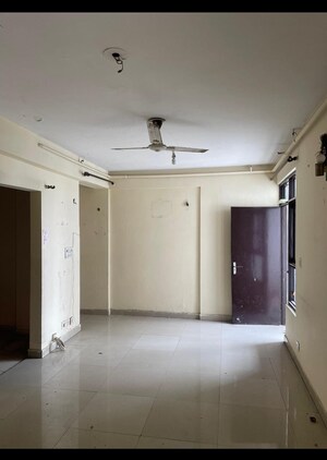 Building Lobby in 2 BHK Apartment at Mahagun Mahagunpuram II, Lal Kuan – for Sale