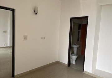 Room in 2 BHK Apartment at Mahagun Mahagunpuram II, Lal Kuan – for Sale