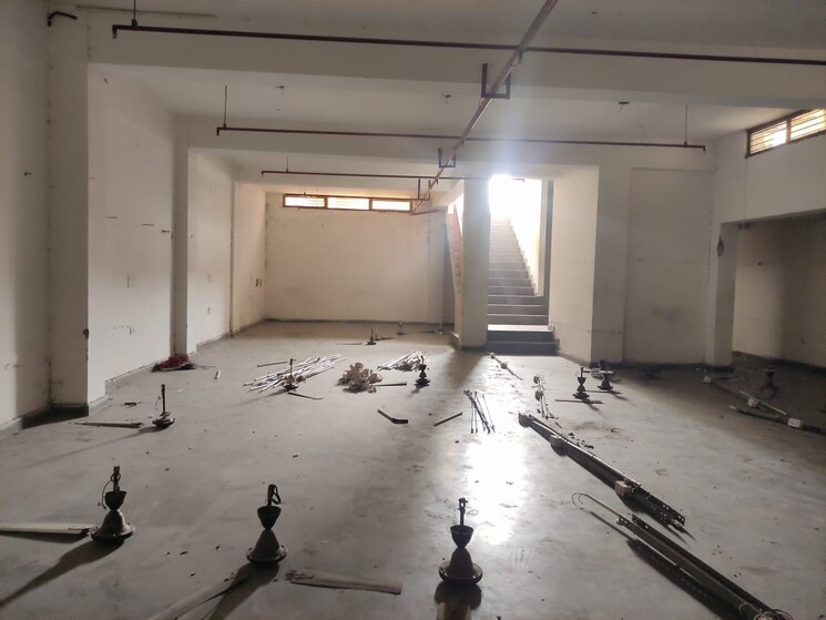 Room, site 4 sahibabad Commercial Warehouse 1800 Sq.Ft. In Site 4 Sahibabad Ghaziabad 9376663