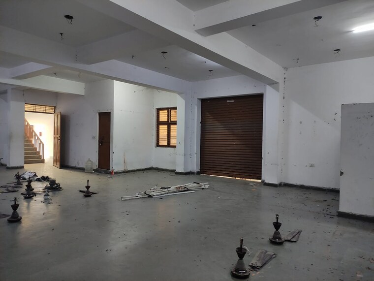 Room, site 4 sahibabad Commercial Warehouse 1800 Sq.Ft. In Site 4 Sahibabad Ghaziabad 9376663