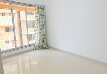 Room in 2 BHK Apartment at Field View, Malad East – for Rent