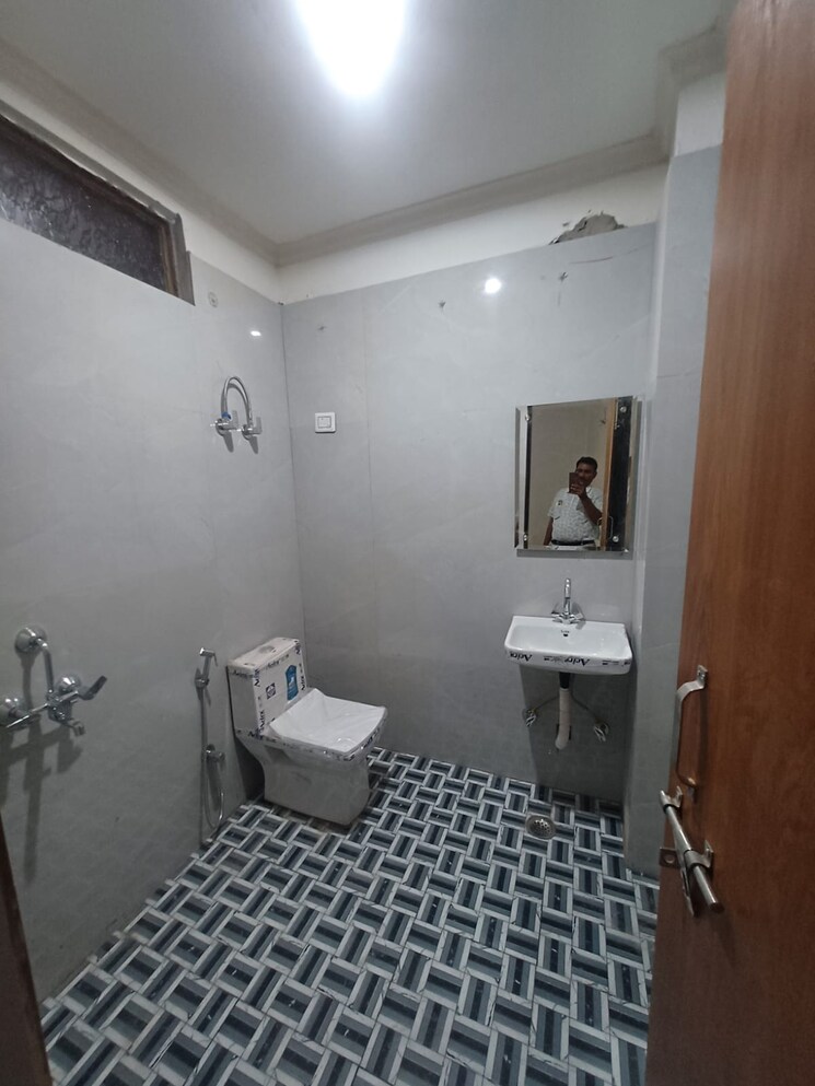 Attached Bathroom, rajpur khurd extension 2 Bedroom 700 Sq.Ft. Apartment In Rajpur Khurd Extension Delhi 9376698