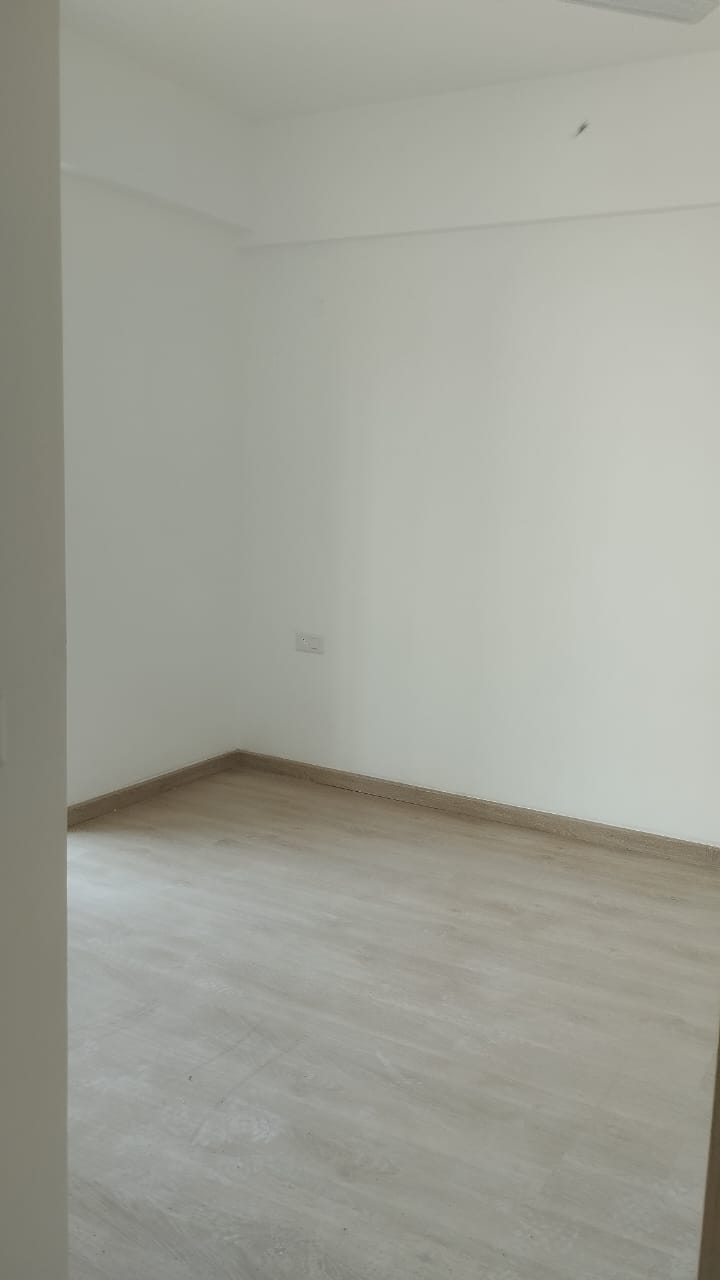 3 BHK + Servant Room 2000 Sq.Ft. Builder Floor in DLF Gardencity Enclave