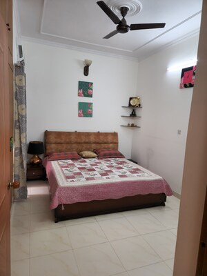 Bedroom in 5 BHK Villa at Sheikh Sarai – for Rent