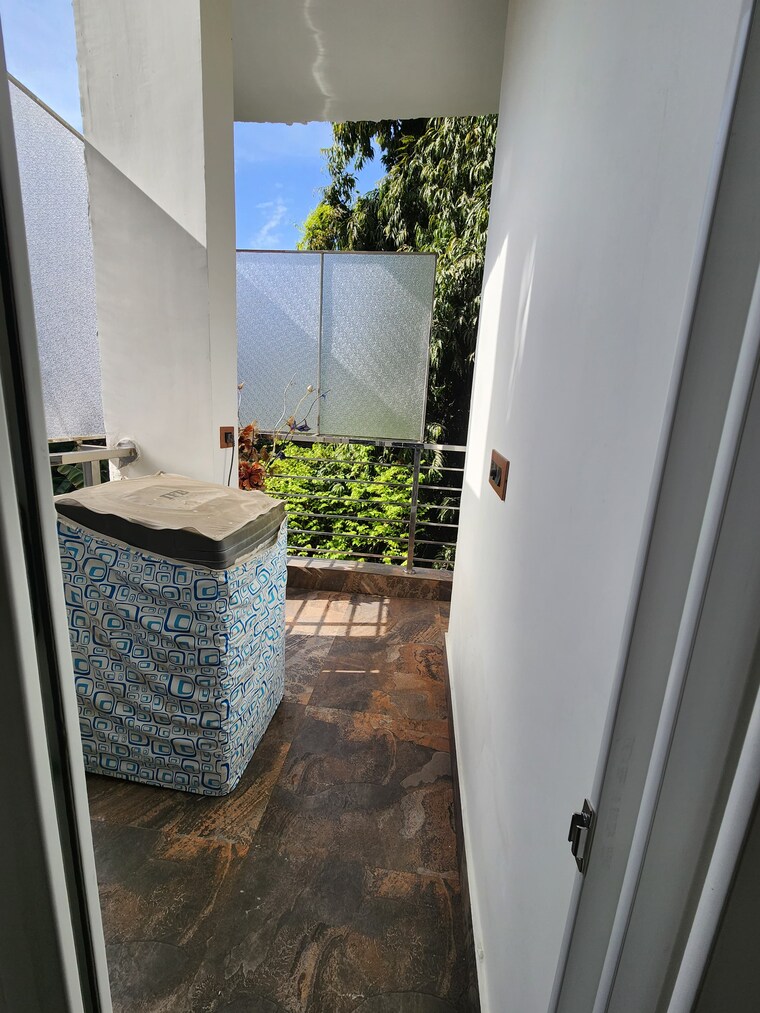 Balcony, sheikh sarai 5 Bedroom 2500 Sq.Ft. Villa In Sheikh Sarai Delhi 9376709