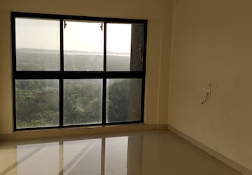 Room in 2 BHK Apartment at Rustomjee Meridian, Kandivali West – for Rent