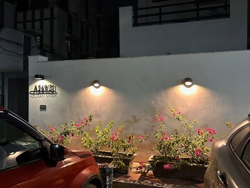 1.5 BHK Villa – Exterior View View at RWA Apartments, Sector 31 - for Rent