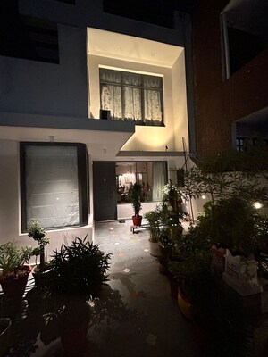 Parking in 1.5 BHK Villa at RWA Apartments, Sector 31 – for Rent