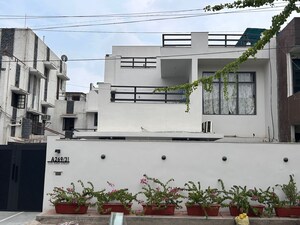 1.5 BHK Villa – Exterior View View at RWA Apartments, Sector 31 - for Rent