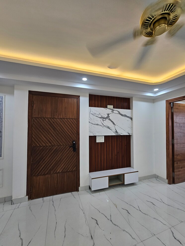 Bedroom, rajpur khurd extension 3 Bedroom 135 Sq.Yd. Builder Floor In Rajpur Khurd Extension Delhi 9376902