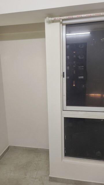 Furnished Amenities in 1.5 BHK Apartment at Lodha Amara, Kolshet Road – for Sale