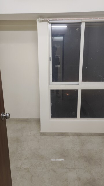 Furnished Amenities in 1.5 BHK Apartment at Lodha Amara, Kolshet Road – for Sale