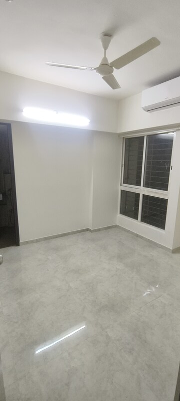 1.5 BHK Apartment For Sale in Lodha Amara, Kolshet Road