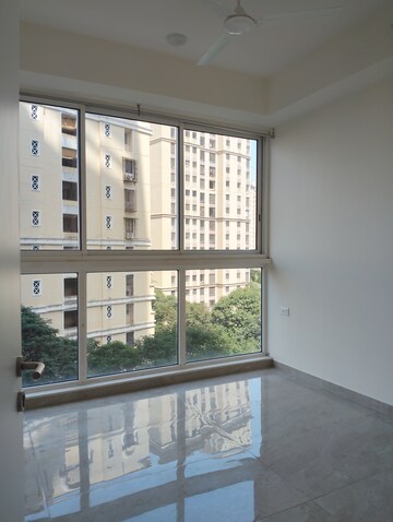 Room in 3 BHK Apartment at Tata Serein, Pokhran Road No Two – for Rent