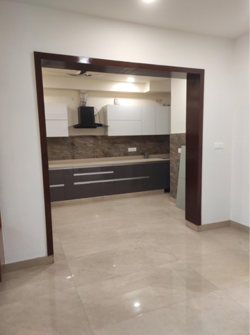 Room in 3 BHK Builder Floor at Sector 16 – for Sale