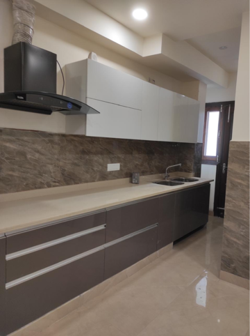 Kitchen in 3 BHK Builder Floor at Sector 16 – for Sale