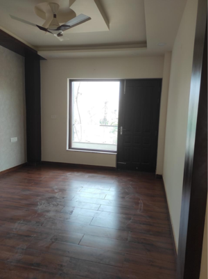 Room in 3 BHK Builder Floor at Sector 16 – for Sale