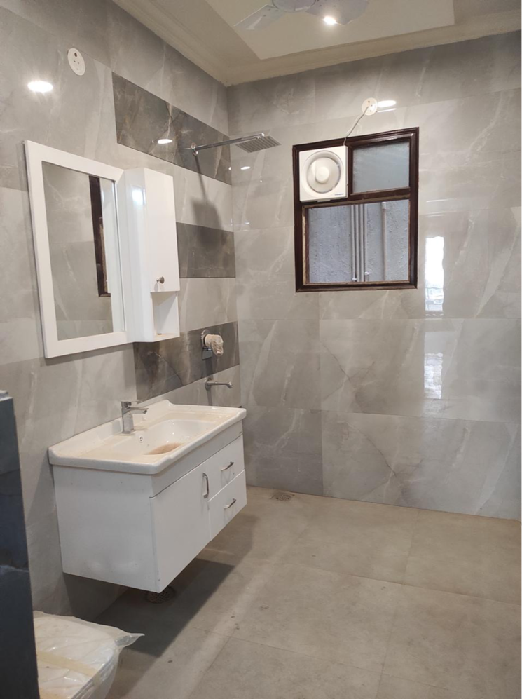 Bathroom, sector 16 3 Bedroom 2200 Sq.Ft. Builder Floor In Sector 16 Faridabad 9376949