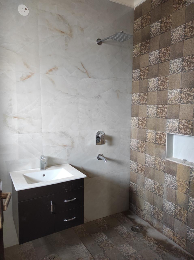 Bathroom, sector 16 3 Bedroom 2200 Sq.Ft. Builder Floor In Sector 16 Faridabad 9376949