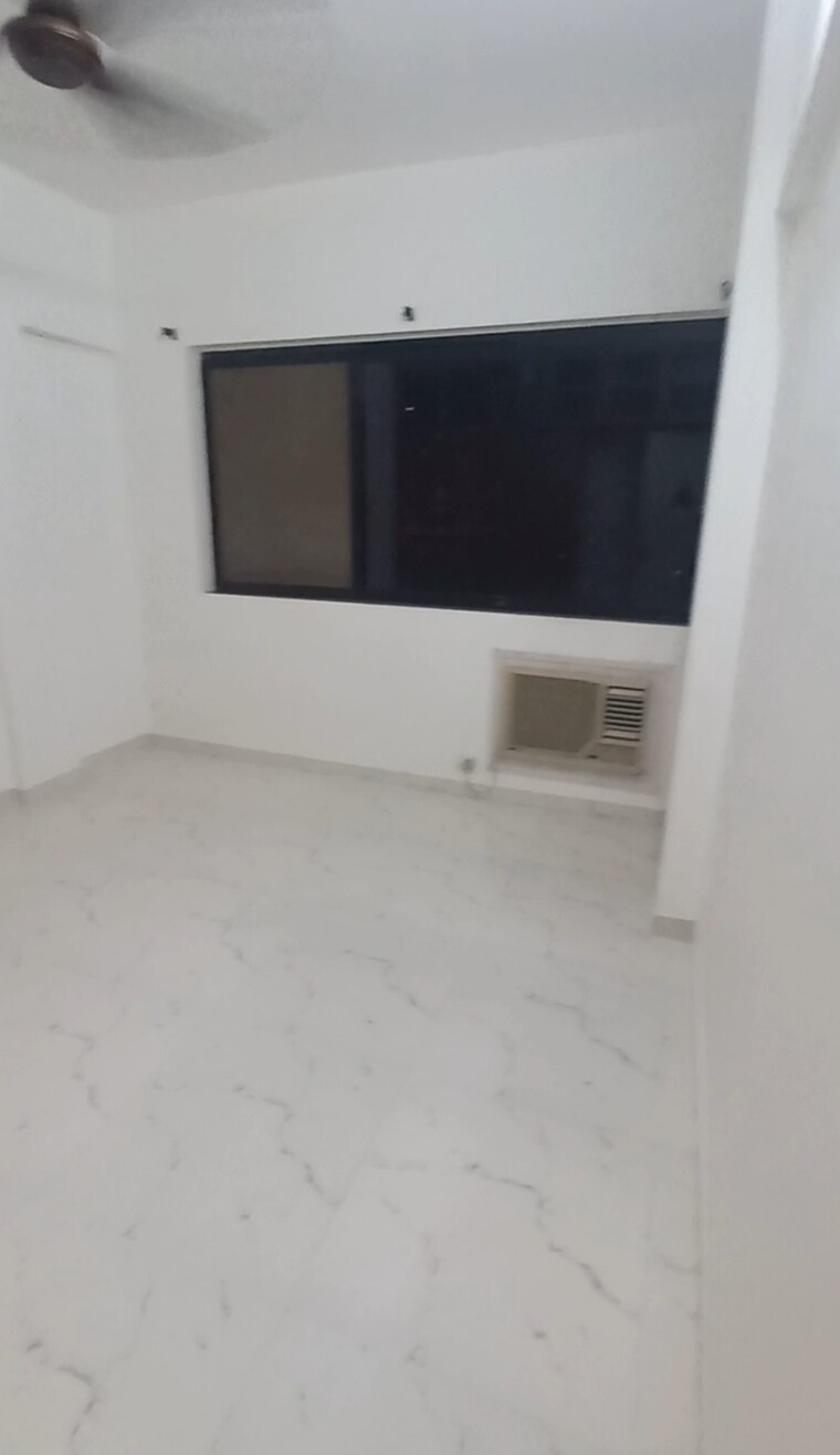 Room, goregaon east 2 Bedroom 650 Sq.Ft. Apartment In Goregaon East Mumbai 9377012