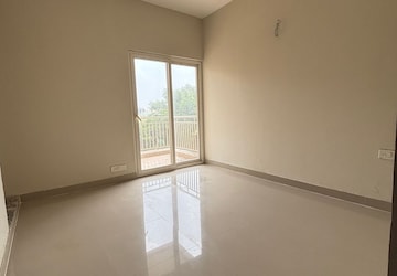 Room in 2.5 BHK Apartment at Himalaya Pride, Tech Zone 4 Greater Noida – for Sale