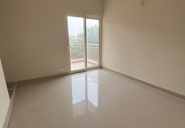 Room in 2.5 BHK Apartment at Himalaya Pride, Tech Zone 4 Greater Noida – for Sale