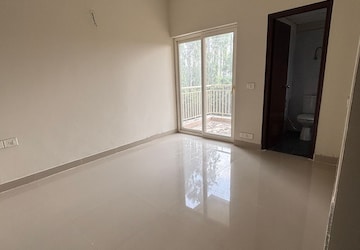 Room in 2.5 BHK Apartment at Himalaya Pride, Tech Zone 4 Greater Noida – for Sale