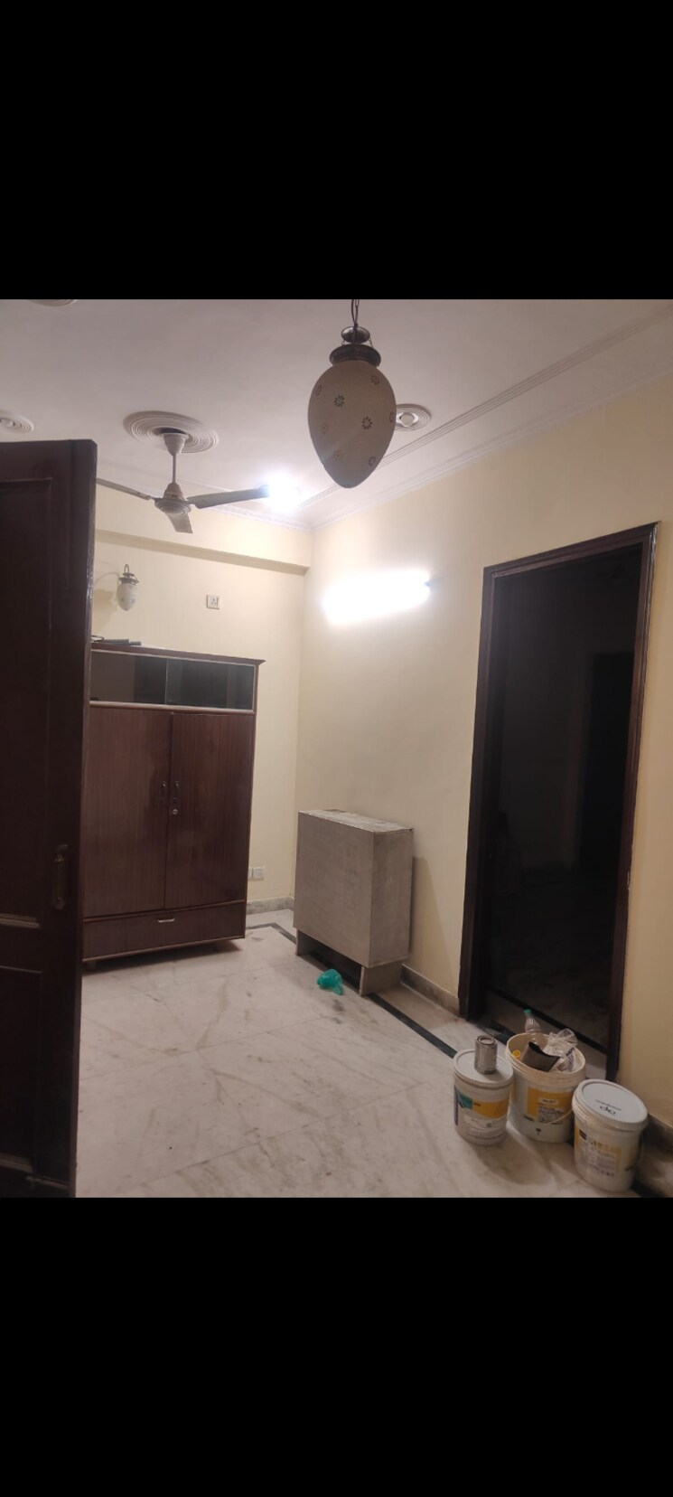 Room, sector 47 2.5 Bedroom 2200 Sq.Ft. Villa In Sector 47 Noida 9377036
