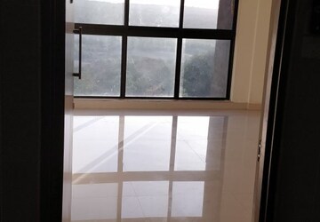 Room in 2 BHK Apartment at Rustomjee Meridian, Kandivali West – for Rent