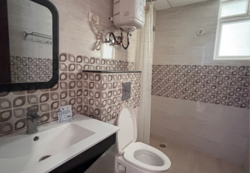 Bathroom in 3.5 BHK Apartment at MI Rustle Court, Malesemau – for Rent