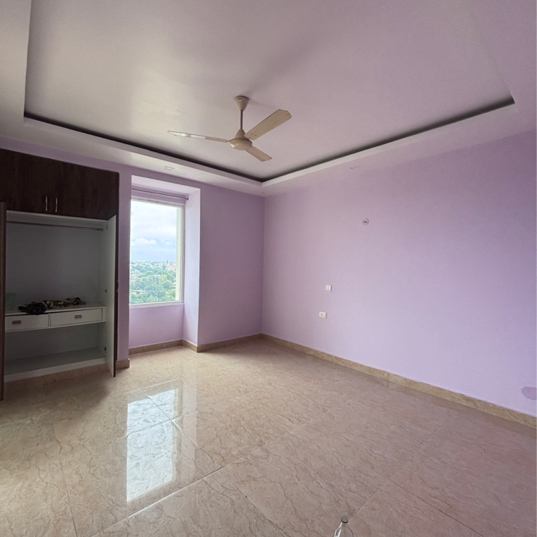 Room, mi-rustle-court 3.5 Bedroom 2350 Sq.Ft. Apartment In Malesemau Lucknow 9377081