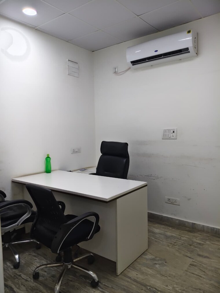 Team Area, sector 63 Commercial Office Space 1400 Sq.Ft. In Sector 63 Noida 9377033
