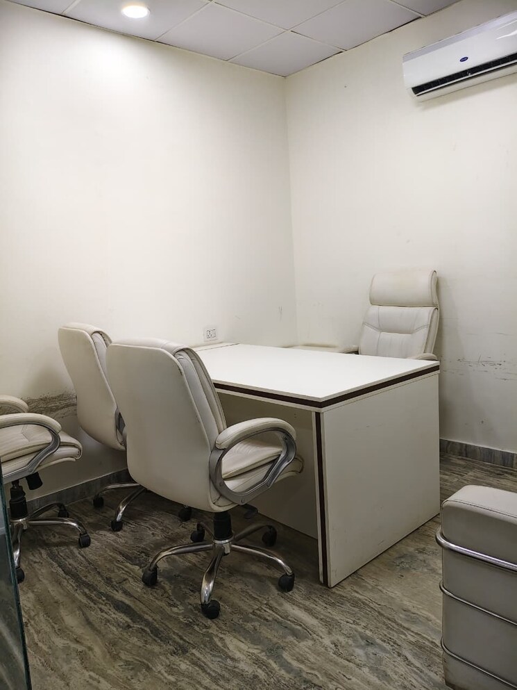 Team Area, sector 63 Commercial Office Space 1400 Sq.Ft. In Sector 63 Noida 9377033