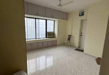 Room in 3 BHK Apartment at Amrapali Golf Homes, Sector 4 Greater Noida – for Sale
