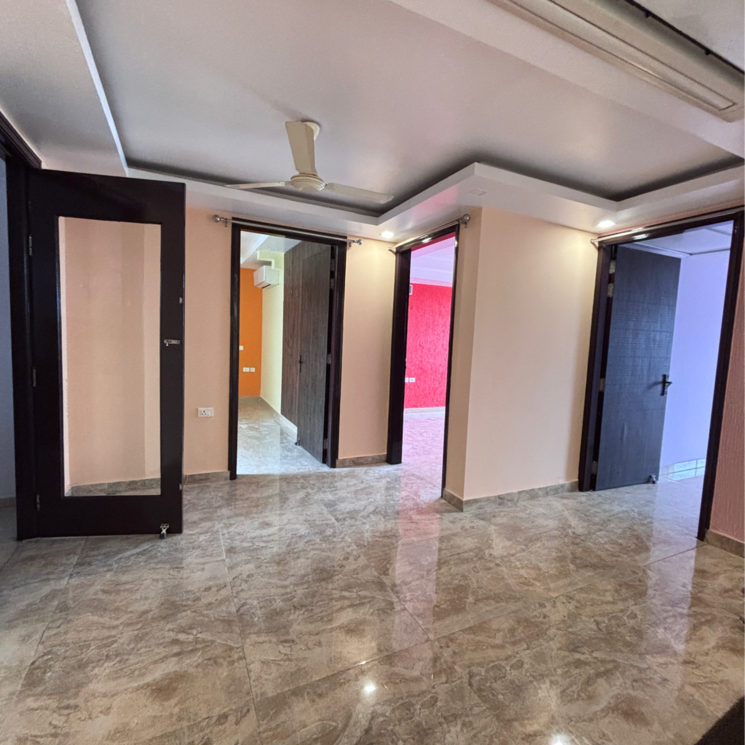 Room, mi-rustle-court 3.5 Bedroom 2350 Sq.Ft. Apartment In Malesemau Lucknow 9377081