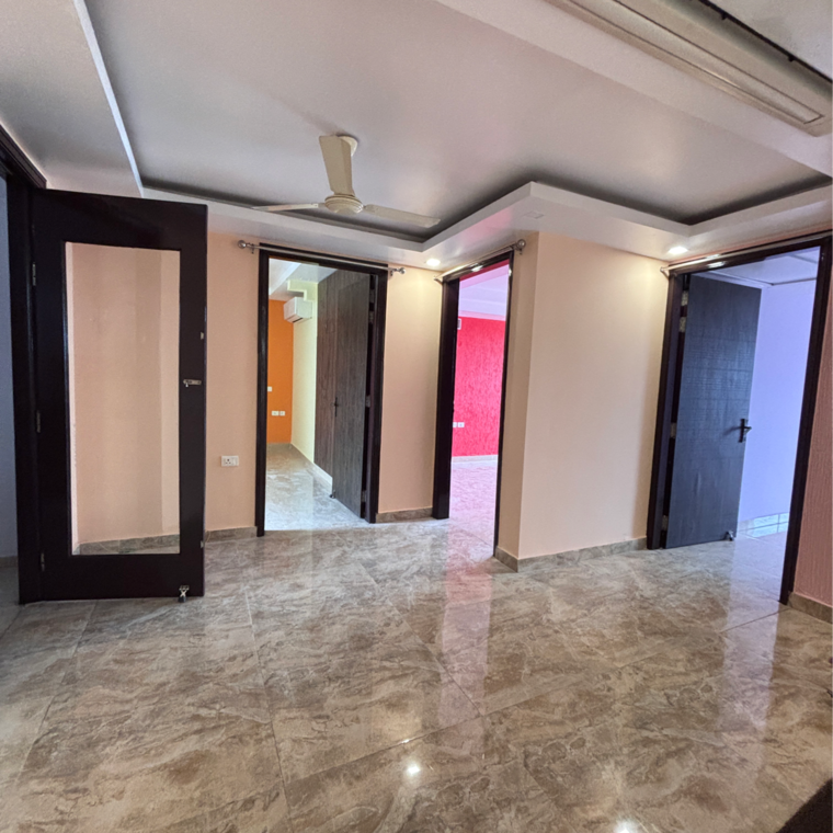 Room, mi-rustle-court 3.5 Bedroom 2350 Sq.Ft. Apartment In Malesemau Lucknow 9377081