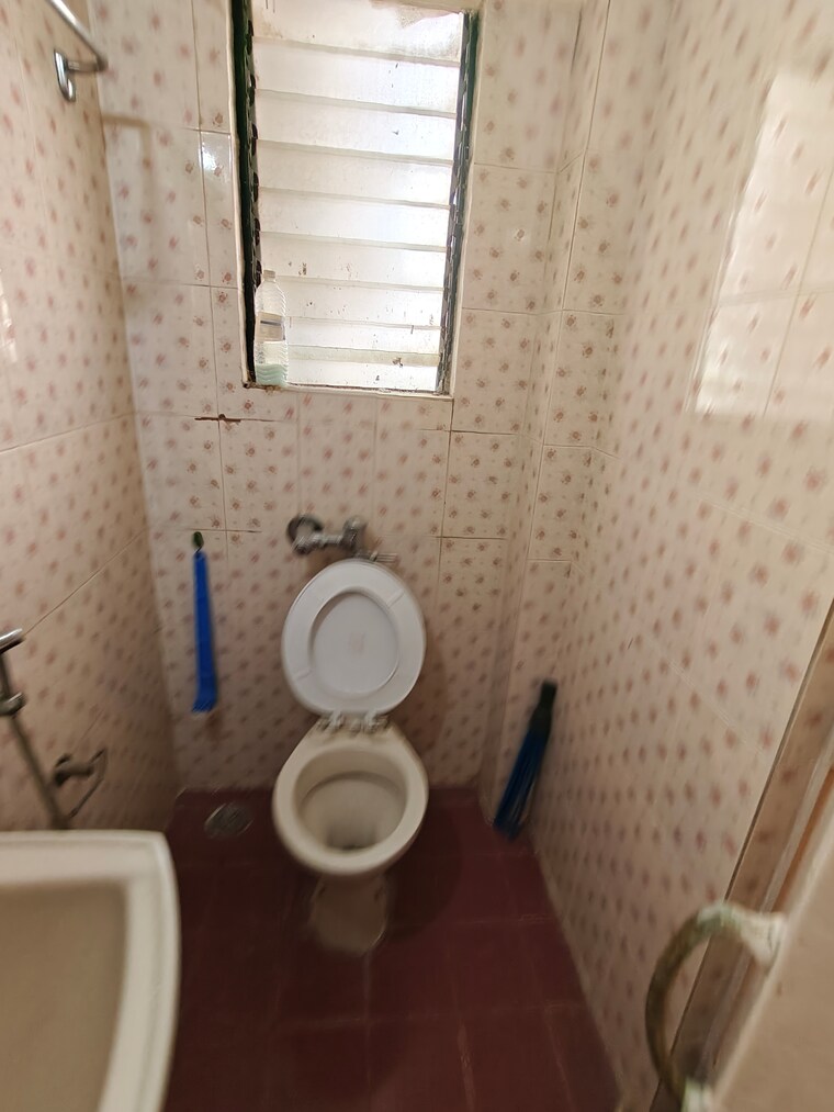 Bathroom, kandivali east 2 Bedroom 850 Sq.Ft. Apartment In Kandivali East Mumbai 9377082