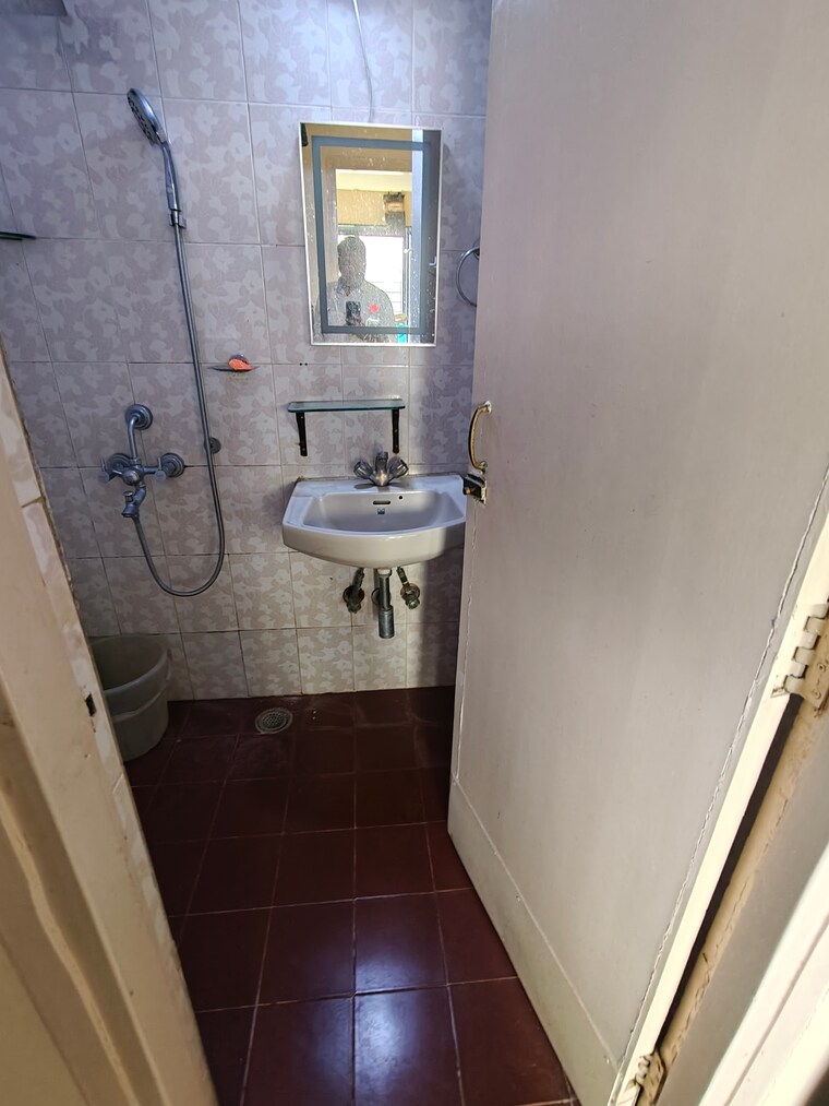 Bathroom, kandivali east 2 Bedroom 850 Sq.Ft. Apartment In Kandivali East Mumbai 9377082