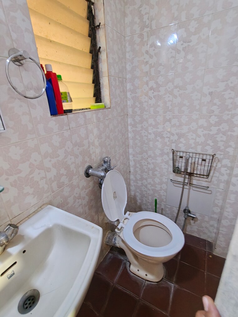 Bathroom, kandivali east 2 Bedroom 850 Sq.Ft. Apartment In Kandivali East Mumbai 9377082