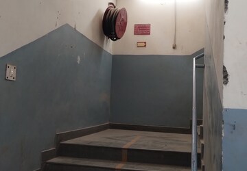 Team Area in  Showroom at Sector 27a – for Rent