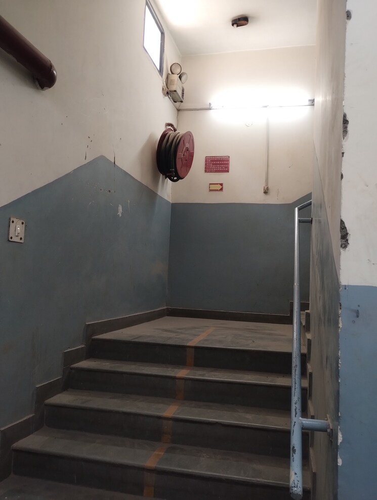 Team Area, sector 27a Commercial Showroom 80000 Sq.Ft. In Sector 27a Faridabad 9377083