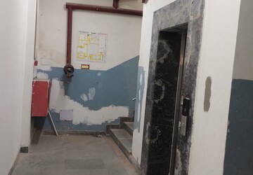 Team Area in  Showroom at Sector 27a – for Rent